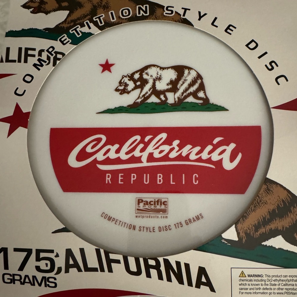 Pair of “ competition style” frisbees! Each 10 in diameter,comes w/ tips& tricks
